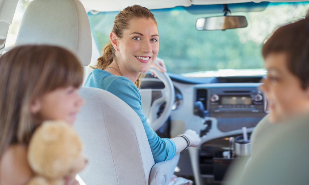 oggetti essenziali che ogni mamma dovrebbe avere in auto